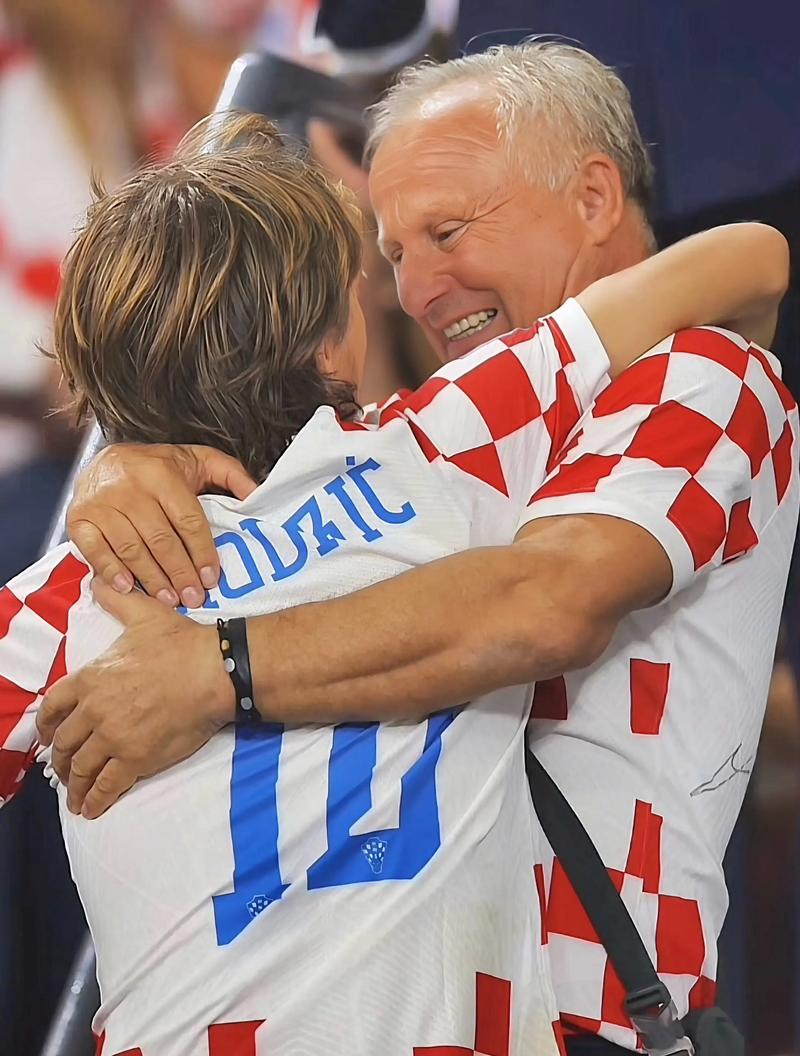 [中超]一场比赛四队长 国安客场胜海港