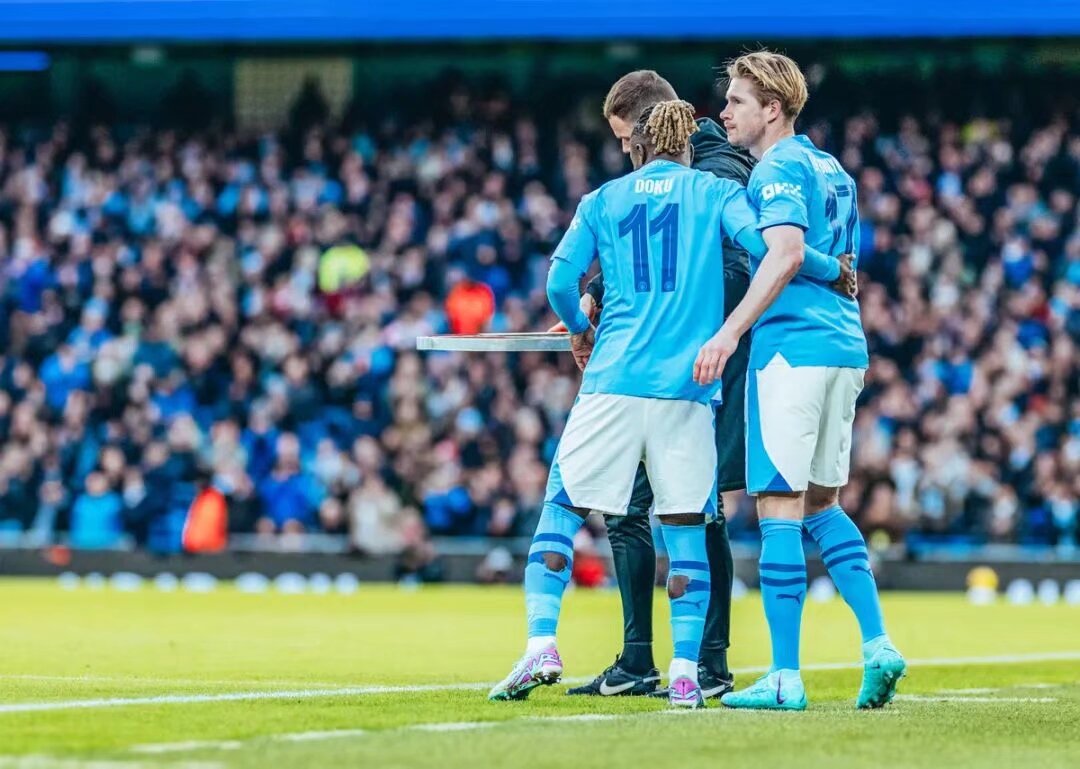 #花样滑冰队列滑 来源：世界滑联官方推特一支队伍，一颗心跳。✨⛸️