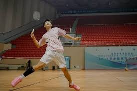 亚特兰大勇士在 2021 年击败太空人夺冠，弗里曼捧起冠军奖杯后转投道奇