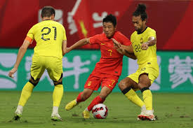 她成为首位